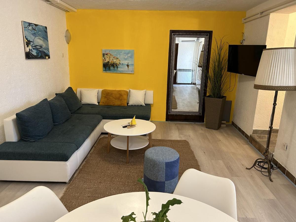 Peaceful Apartment With Patio Rovinj Exteriör bild